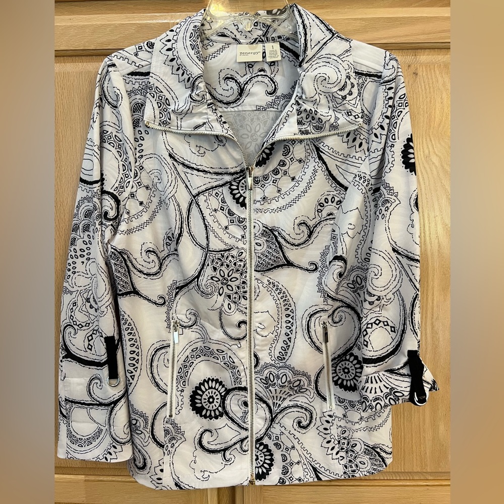 Zenergy by Chico’s Windbreaker Jacket Zippered Pockets Women’s Size 1 (S/8)